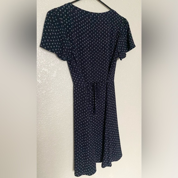 Abercrombie & Fitch Women’s Blue and White Floral Mini Dress Size Small - Picture 2 of 3